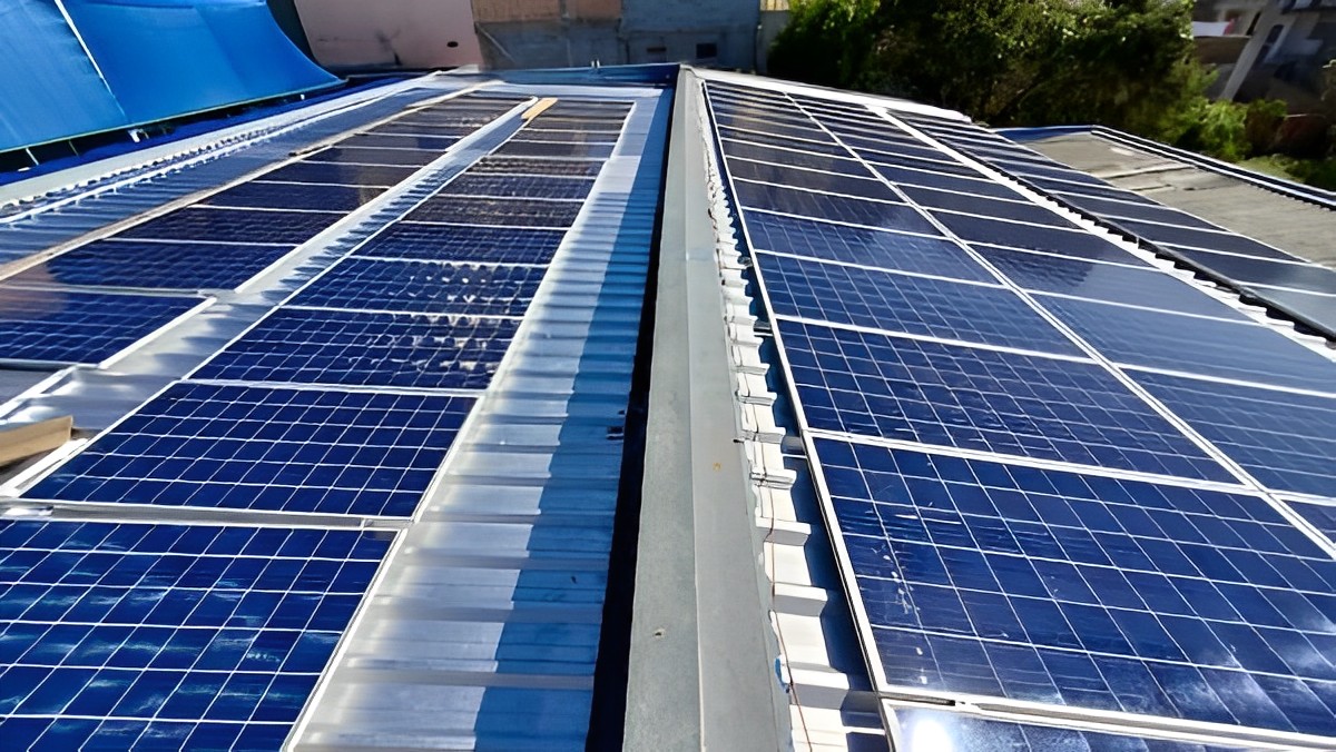 Painéis solares da escola