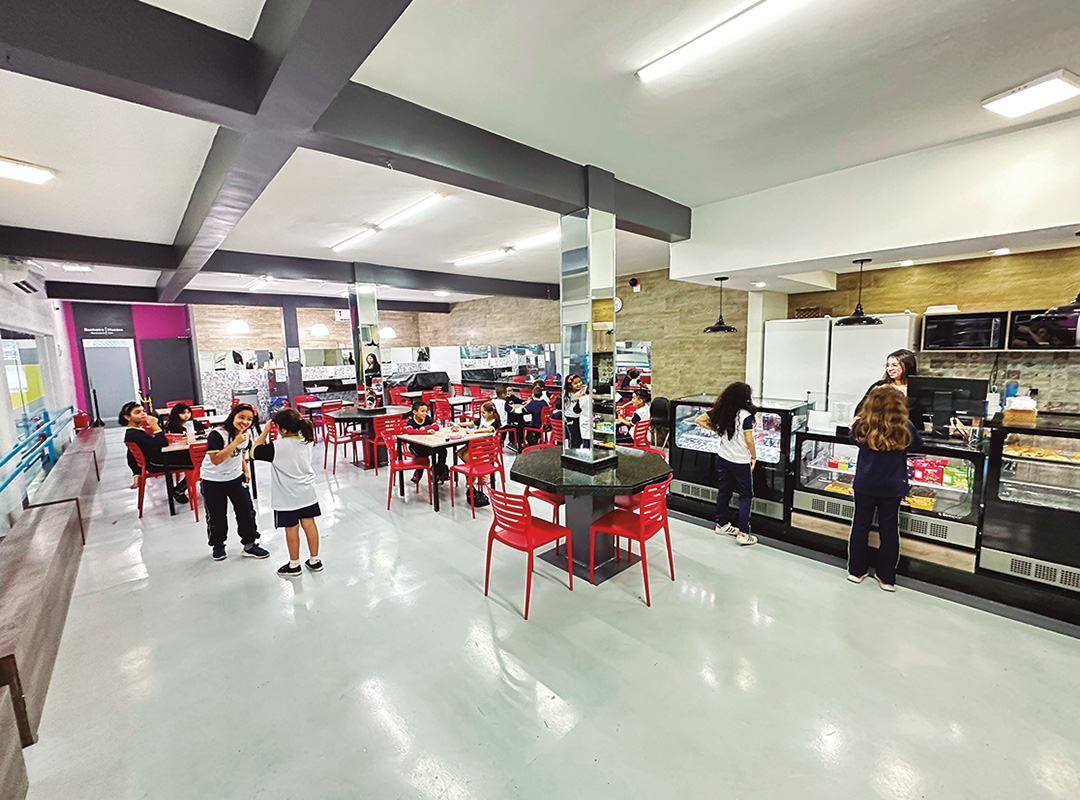 Pátio e cantina